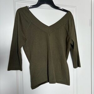 Carlisle dark green V neck light weight silk blend knit sweater medium casual